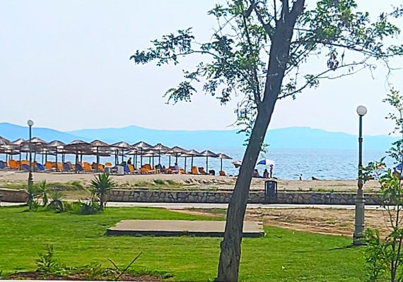 APARTMENTS IN FRONT OF THE SEA