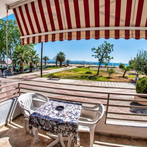 STUDIO IN FRONT OF THE SEA