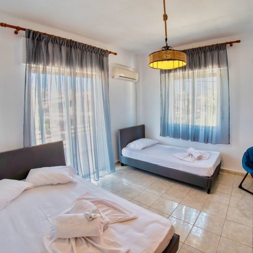 DOUBLE ROOM
