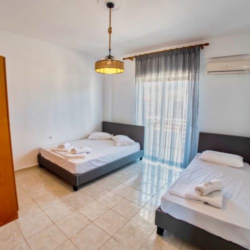 DOUBLE ROOM