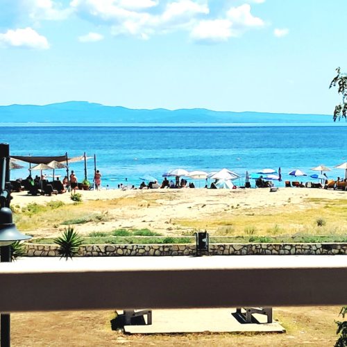 APARTMENTS IN FRONT OF THE SEA